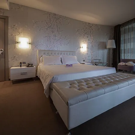 For Hotel Cernusco Sul Naviglio