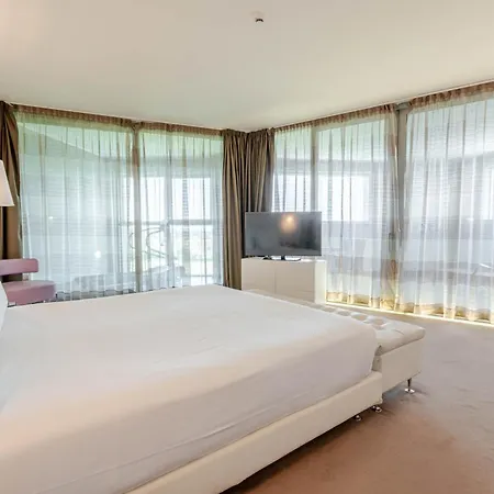 Hotel For 4*