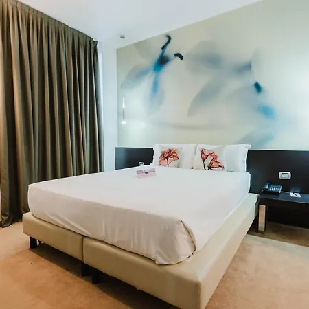 Hotel For 4*