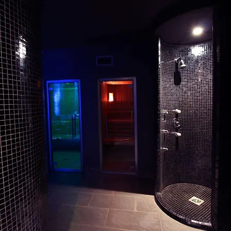 Hotel For 4*